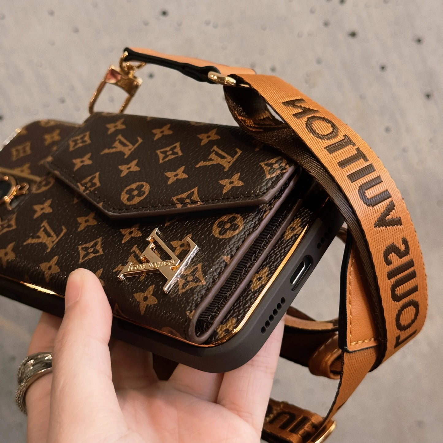 Premium Leather iPhone Case: Integrated Wallet & Detachable Strap